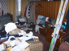 König-Pröckl. Entrümpelung Wohnzimmer, davor